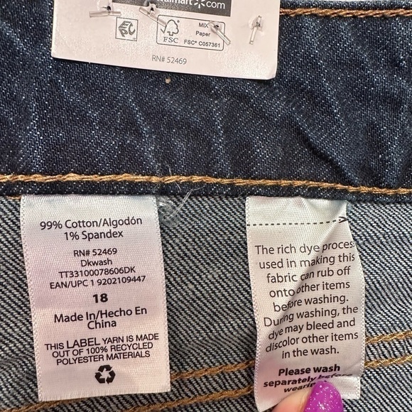 Time & True High Rise Cropped Distressed Dark wash Jeans. Size 18 - Picture 7 of 14